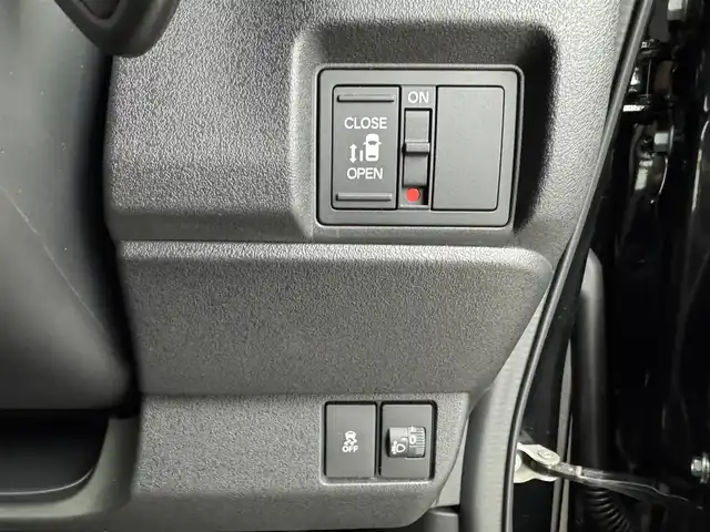 ホンダ Ｎ ＢＯＸ カスタム 愛知県 2024(令6)年 1.7万km クリスタルブラックパール ホンダセンシング/　・衝突軽減ブレーキ/　・先行車発進お知らせ機能　/　・歩行者事故低減ステアリング/　・路外逸脱抑制機能/　・標識認識機能/　・渋滞追従機能付アダプティブクルーズコントロール/　・車線維持支援システム/　・誤発進抑制機能/　・後方誤発進抑制機能/　・近距離衝突軽減ブレーキ/　・急アクセル抑制機能/　・パーキングセンサーシステム　/　・オートハイビーム/ホンダコネクトナビ/　（Bluetooth/USB/AppleCarPlay/Android Auto）/バックカメラ/片側パワースライドドア/シートヒーター/ベンチシート/オートライト/LEDライト/プッシュスタート/電子パーキング/オートホールド/純正AW/純正フロアマット/サンシェード