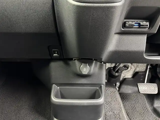 ホンダ Ｎ ＢＯＸ カスタム 愛知県 2024(令6)年 1.7万km クリスタルブラックパール ホンダセンシング/　・衝突軽減ブレーキ/　・先行車発進お知らせ機能　/　・歩行者事故低減ステアリング/　・路外逸脱抑制機能/　・標識認識機能/　・渋滞追従機能付アダプティブクルーズコントロール/　・車線維持支援システム/　・誤発進抑制機能/　・後方誤発進抑制機能/　・近距離衝突軽減ブレーキ/　・急アクセル抑制機能/　・パーキングセンサーシステム　/　・オートハイビーム/ホンダコネクトナビ/　（Bluetooth/USB/AppleCarPlay/Android Auto）/バックカメラ/片側パワースライドドア/シートヒーター/ベンチシート/オートライト/LEDライト/プッシュスタート/電子パーキング/オートホールド/純正AW/純正フロアマット/サンシェード