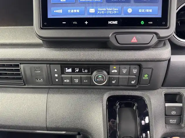 ホンダ Ｎ ＢＯＸ カスタム 愛知県 2024(令6)年 1.7万km クリスタルブラックパール ホンダセンシング/　・衝突軽減ブレーキ/　・先行車発進お知らせ機能　/　・歩行者事故低減ステアリング/　・路外逸脱抑制機能/　・標識認識機能/　・渋滞追従機能付アダプティブクルーズコントロール/　・車線維持支援システム/　・誤発進抑制機能/　・後方誤発進抑制機能/　・近距離衝突軽減ブレーキ/　・急アクセル抑制機能/　・パーキングセンサーシステム　/　・オートハイビーム/ホンダコネクトナビ/　（Bluetooth/USB/AppleCarPlay/Android Auto）/バックカメラ/片側パワースライドドア/シートヒーター/ベンチシート/オートライト/LEDライト/プッシュスタート/電子パーキング/オートホールド/純正AW/純正フロアマット/サンシェード