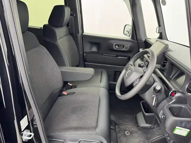 ホンダ Ｎ ＢＯＸ カスタム 愛知県 2024(令6)年 1.7万km クリスタルブラックパール ホンダセンシング/　・衝突軽減ブレーキ/　・先行車発進お知らせ機能　/　・歩行者事故低減ステアリング/　・路外逸脱抑制機能/　・標識認識機能/　・渋滞追従機能付アダプティブクルーズコントロール/　・車線維持支援システム/　・誤発進抑制機能/　・後方誤発進抑制機能/　・近距離衝突軽減ブレーキ/　・急アクセル抑制機能/　・パーキングセンサーシステム　/　・オートハイビーム/ホンダコネクトナビ/　（Bluetooth/USB/AppleCarPlay/Android Auto）/バックカメラ/片側パワースライドドア/シートヒーター/ベンチシート/オートライト/LEDライト/プッシュスタート/電子パーキング/オートホールド/純正AW/純正フロアマット/サンシェード