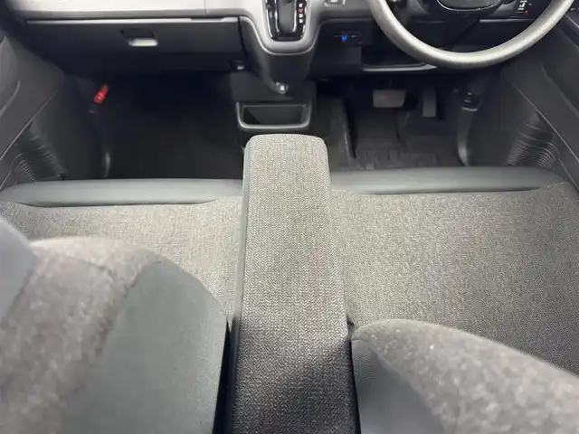 ホンダ Ｎ ＢＯＸ カスタム 愛知県 2024(令6)年 1.7万km クリスタルブラックパール ホンダセンシング/　・衝突軽減ブレーキ/　・先行車発進お知らせ機能　/　・歩行者事故低減ステアリング/　・路外逸脱抑制機能/　・標識認識機能/　・渋滞追従機能付アダプティブクルーズコントロール/　・車線維持支援システム/　・誤発進抑制機能/　・後方誤発進抑制機能/　・近距離衝突軽減ブレーキ/　・急アクセル抑制機能/　・パーキングセンサーシステム　/　・オートハイビーム/ホンダコネクトナビ/　（Bluetooth/USB/AppleCarPlay/Android Auto）/バックカメラ/片側パワースライドドア/シートヒーター/ベンチシート/オートライト/LEDライト/プッシュスタート/電子パーキング/オートホールド/純正AW/純正フロアマット/サンシェード