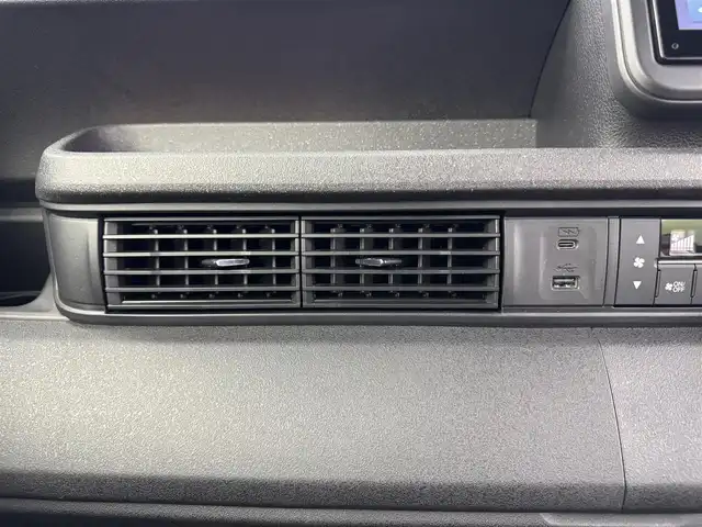 ホンダ Ｎ ＢＯＸ カスタム 愛知県 2024(令6)年 1.7万km クリスタルブラックパール ホンダセンシング/　・衝突軽減ブレーキ/　・先行車発進お知らせ機能　/　・歩行者事故低減ステアリング/　・路外逸脱抑制機能/　・標識認識機能/　・渋滞追従機能付アダプティブクルーズコントロール/　・車線維持支援システム/　・誤発進抑制機能/　・後方誤発進抑制機能/　・近距離衝突軽減ブレーキ/　・急アクセル抑制機能/　・パーキングセンサーシステム　/　・オートハイビーム/ホンダコネクトナビ/　（Bluetooth/USB/AppleCarPlay/Android Auto）/バックカメラ/片側パワースライドドア/シートヒーター/ベンチシート/オートライト/LEDライト/プッシュスタート/電子パーキング/オートホールド/純正AW/純正フロアマット/サンシェード