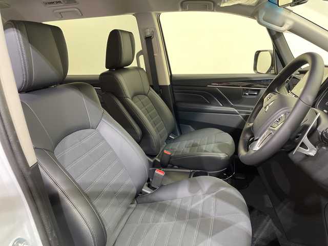 三菱 デリカＤ：５ シャモニー 愛媛県 2025(令7)年 0.1千km ホワイトダイヤモンド CHAMONIX (7人)　4WD　e-Assist/ステップレス　（7人）D:5専用11型ナビゲーション/フルセグ／Ｂｌｕｅｔｏｏｔｈ／ＵＳＢ/全方位カメラ/衝突被害軽減ブレーキ/レーダークルーズコントロール/パワーバックドア/Ｄ席パワーシート/ＤＮ席シートヒーター/両側電動ドア/オートマチックハイビーム/ブラインドスポットモニター/スペアキー