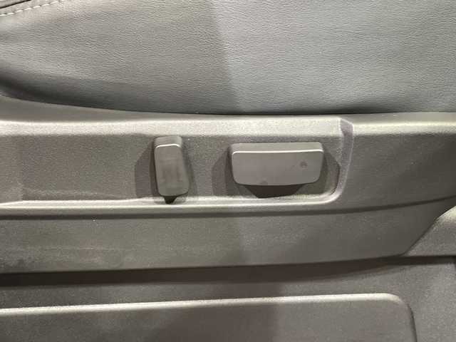 三菱 デリカＤ：５ シャモニー 愛媛県 2025(令7)年 0.1千km ホワイトダイヤモンド CHAMONIX (7人)　4WD　e-Assist/ステップレス　（7人）D:5専用11型ナビゲーション/フルセグ／Ｂｌｕｅｔｏｏｔｈ／ＵＳＢ/全方位カメラ/衝突被害軽減ブレーキ/レーダークルーズコントロール/パワーバックドア/Ｄ席パワーシート/ＤＮ席シートヒーター/両側電動ドア/オートマチックハイビーム/ブラインドスポットモニター/スペアキー