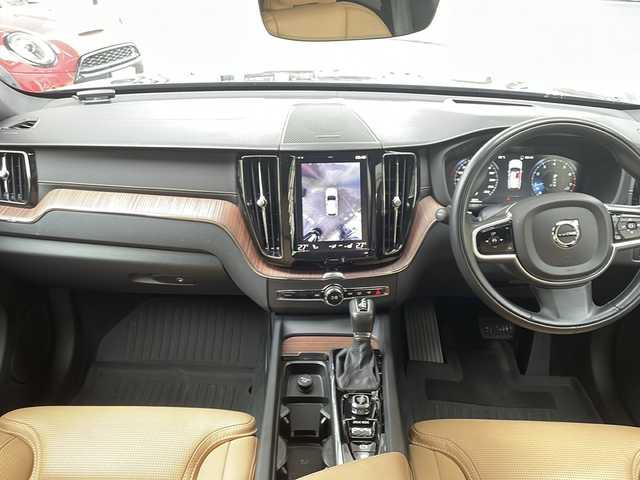 ボルボ ＸＣ６０ T5 AWD インスクリプション 兵庫県 2019(平31)年 2.9万km グレー 純正メーカーナビ /Bluetooth/CD/USB/iPod/AppleCarPlay/AndroidAuto/AM/FM/DTV/harman/kardonサウンドシステム/サンルーフ/4WD/MTモード付AT/前後ドライブレコーダー/ヘッドアップディスプレイ/シートメモリ/パワーシート（D+N席）/シートヒーター（全席）/エアシート（D+N席）/ステアリングヒーター/オートブレーキホールド/パワーバックドア/アイドリングストップ/パーキングアシスト/アダプティブクルーズコントロール/アダプティブフロントライティングシステム/アンチロック・ブレーキ・システム/レーンキープアシスト/自動駐車/発車システム/前後コーナーセンサー/オートマチックハイビーム/LEDヘッドライト/横滑り防止装置/盗難防止装置/衝突被害軽減システム/エアバッグ（W+サイド）/カーテンエアバッグ/スマートキー/保証書/取扱説明書