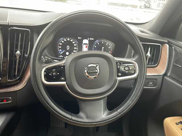 ボルボ ＸＣ６０ T5 AWD インスクリプション 兵庫県 2019(平31)年 2.9万km グレー 純正メーカーナビ /Bluetooth/CD/USB/iPod/AppleCarPlay/AndroidAuto/AM/FM/DTV/harman/kardonサウンドシステム/サンルーフ/4WD/MTモード付AT/前後ドライブレコーダー/ヘッドアップディスプレイ/シートメモリ/パワーシート（D+N席）/シートヒーター（全席）/エアシート（D+N席）/ステアリングヒーター/オートブレーキホールド/パワーバックドア/アイドリングストップ/パーキングアシスト/アダプティブクルーズコントロール/アダプティブフロントライティングシステム/アンチロック・ブレーキ・システム/レーンキープアシスト/自動駐車/発車システム/前後コーナーセンサー/オートマチックハイビーム/LEDヘッドライト/横滑り防止装置/盗難防止装置/衝突被害軽減システム/エアバッグ（W+サイド）/カーテンエアバッグ/スマートキー/保証書/取扱説明書