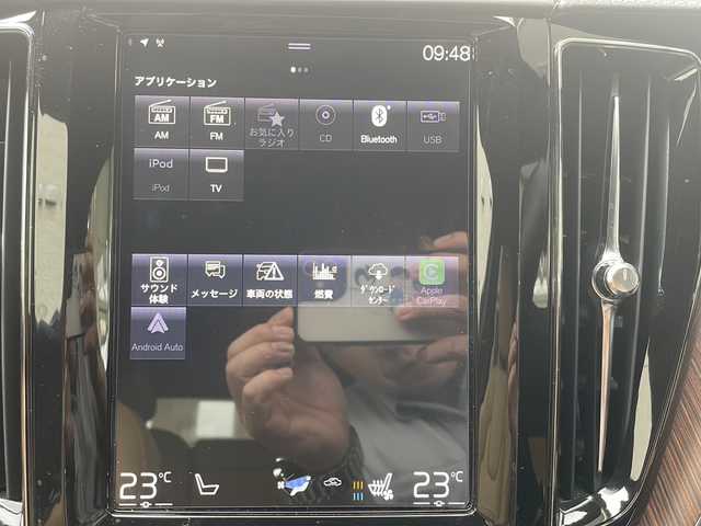 ボルボ ＸＣ６０ T5 AWD インスクリプション 兵庫県 2019(平31)年 2.9万km グレー 純正メーカーナビ /Bluetooth/CD/USB/iPod/AppleCarPlay/AndroidAuto/AM/FM/DTV/harman/kardonサウンドシステム/サンルーフ/4WD/MTモード付AT/前後ドライブレコーダー/ヘッドアップディスプレイ/シートメモリ/パワーシート（D+N席）/シートヒーター（全席）/エアシート（D+N席）/ステアリングヒーター/オートブレーキホールド/パワーバックドア/アイドリングストップ/パーキングアシスト/アダプティブクルーズコントロール/アダプティブフロントライティングシステム/アンチロック・ブレーキ・システム/レーンキープアシスト/自動駐車/発車システム/前後コーナーセンサー/オートマチックハイビーム/LEDヘッドライト/横滑り防止装置/盗難防止装置/衝突被害軽減システム/エアバッグ（W+サイド）/カーテンエアバッグ/スマートキー/保証書/取扱説明書