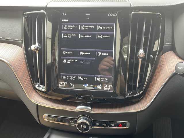 ボルボ ＸＣ６０ T5 AWD インスクリプション 兵庫県 2019(平31)年 2.9万km グレー 純正メーカーナビ /Bluetooth/CD/USB/iPod/AppleCarPlay/AndroidAuto/AM/FM/DTV/harman/kardonサウンドシステム/サンルーフ/4WD/MTモード付AT/前後ドライブレコーダー/ヘッドアップディスプレイ/シートメモリ/パワーシート（D+N席）/シートヒーター（全席）/エアシート（D+N席）/ステアリングヒーター/オートブレーキホールド/パワーバックドア/アイドリングストップ/パーキングアシスト/アダプティブクルーズコントロール/アダプティブフロントライティングシステム/アンチロック・ブレーキ・システム/レーンキープアシスト/自動駐車/発車システム/前後コーナーセンサー/オートマチックハイビーム/LEDヘッドライト/横滑り防止装置/盗難防止装置/衝突被害軽減システム/エアバッグ（W+サイド）/カーテンエアバッグ/スマートキー/保証書/取扱説明書