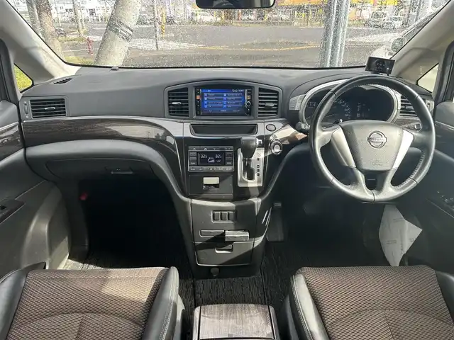 日産 エルグランド 250ハイウェイスター 道北・旭川 2013(平25)年 10.8万km ブリリアントホワイトパール (株)IDOMが運営する【じしゃロン旭川店】の自社ローン専用車両になります。こちらは現金またはオートローンご利用時の価格です。自社ローンご希望の方は別途その旨お申付け下さい・/　/・純正ナビ(CD/DVD/BT/SD/フルセグ)/・ビルトインETC/・両席パワースライドドア/・横滑り防止装置/・社外フリップダウンモニター/・電動格納ウィンカーミラー/・プッシュスタート/・スマートキー/・フォグランプ/・取扱説明書