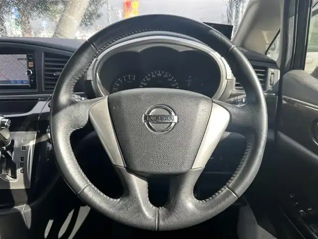 日産 エルグランド 250ハイウェイスター 道北・旭川 2013(平25)年 10.8万km ブリリアントホワイトパール (株)IDOMが運営する【じしゃロン旭川店】の自社ローン専用車両になります。こちらは現金またはオートローンご利用時の価格です。自社ローンご希望の方は別途その旨お申付け下さい・/　/・純正ナビ(CD/DVD/BT/SD/フルセグ)/・ビルトインETC/・両席パワースライドドア/・横滑り防止装置/・社外フリップダウンモニター/・電動格納ウィンカーミラー/・プッシュスタート/・スマートキー/・フォグランプ/・取扱説明書