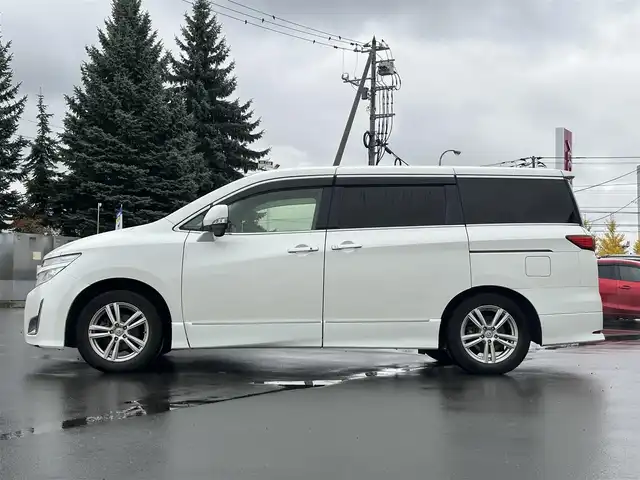 日産 エルグランド 250ハイウェイスター 道北・旭川 2013(平25)年 10.8万km ブリリアントホワイトパール (株)IDOMが運営する【じしゃロン旭川店】の自社ローン専用車両になります。こちらは現金またはオートローンご利用時の価格です。自社ローンご希望の方は別途その旨お申付け下さい・/　/・純正ナビ(CD/DVD/BT/SD/フルセグ)/・ビルトインETC/・両席パワースライドドア/・横滑り防止装置/・社外フリップダウンモニター/・電動格納ウィンカーミラー/・プッシュスタート/・スマートキー/・フォグランプ/・取扱説明書