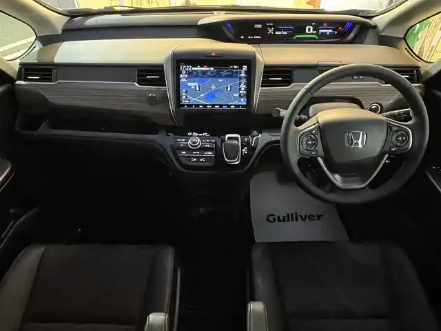 ホンダ フリード ハイブリット クロスター 兵庫県 2023(令5)年 1.2万km フィヨルドミストパール 純正9インチプレミアムインターナビ/Bluetooth/フルセグ/HDMI/アップルカープレイ/CD/DVD/純正15.6インチフリップダウン/ETC/両側パワースライド/ハーフレザーシート/シートヒーター