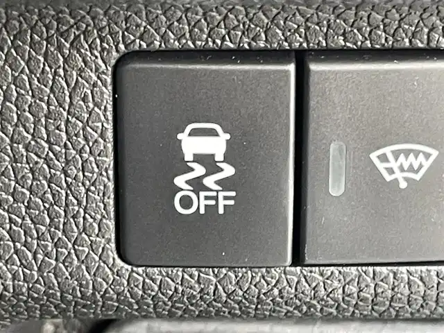 ホンダ フリード ハイブリット クロスター 兵庫県 2023(令5)年 1.2万km フィヨルドミストパール 純正9インチプレミアムインターナビ/Bluetooth/フルセグ/HDMI/アップルカープレイ/CD/DVD/純正15.6インチフリップダウン/ETC/両側パワースライド/ハーフレザーシート/シートヒーター