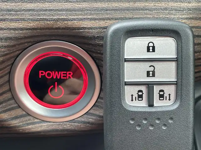 ホンダ フリード ハイブリット クロスター 兵庫県 2023(令5)年 1.2万km フィヨルドミストパール 純正9インチプレミアムインターナビ/Bluetooth/フルセグ/HDMI/アップルカープレイ/CD/DVD/純正15.6インチフリップダウン/ETC/両側パワースライド/ハーフレザーシート/シートヒーター