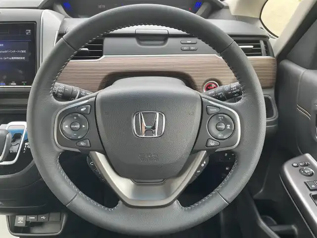 ホンダ フリード ハイブリット クロスター 兵庫県 2023(令5)年 1.2万km フィヨルドミストパール 純正9インチプレミアムインターナビ/Bluetooth/フルセグ/HDMI/アップルカープレイ/CD/DVD/純正15.6インチフリップダウン/ETC/両側パワースライド/ハーフレザーシート/シートヒーター