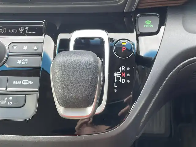 ホンダ フリード ハイブリット クロスター 兵庫県 2023(令5)年 1.2万km フィヨルドミストパール 純正9インチプレミアムインターナビ/Bluetooth/フルセグ/HDMI/アップルカープレイ/CD/DVD/純正15.6インチフリップダウン/ETC/両側パワースライド/ハーフレザーシート/シートヒーター