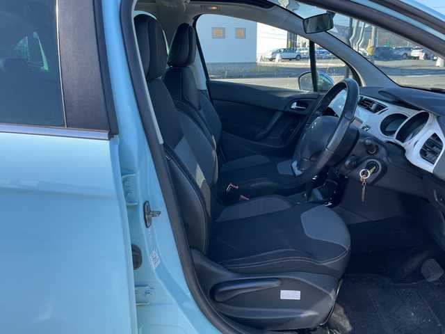 シトロエン Ｃ３ エアプレイ 道央・札幌 2011(平23)年 13.3万km ライトブルー 純正オーディオ/AM/FM/AUX/横滑り防止装置/クルーズコントロール/ETC/SPORTMODE/SNOWMODE/MTモード付AT/リモコンキー/ハロゲンヘッドライト/フォグランプ/ヘッドライトレベライザー/純正フロアマット/冬タイヤ積込（ゴムのみ）/205/55/R16/2023年/山6mm