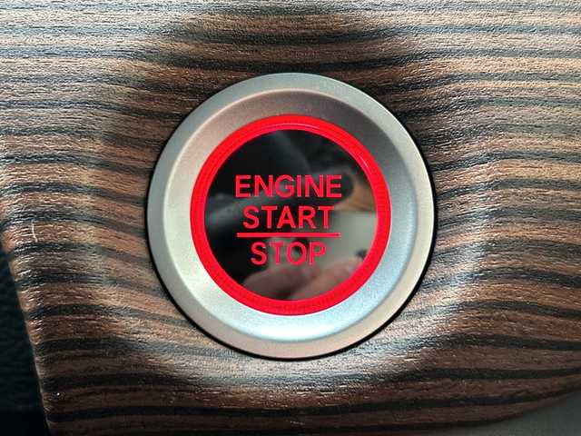 ホンダ フリード クロスター 岩手県 2022(令4)年 1.3万km プラチナホワイトパール 純正ナビ(型式VXM-224VFi)/フルセグTV /両側電動ドア /バックカメラ /前席シートヒーター /レーダークルコン /ハーフレザーシート/衝突軽減装置 /ナビステアリングスイッチ /ETC /フロントワイパーデアイサー/オートライト/フォグランプ/リアワイパー/アイドリングストップ/エコモード/横滑り防止装置/フロアマット/ドアバイザー/スマートキー×2/保証書　取説　ナビ取説