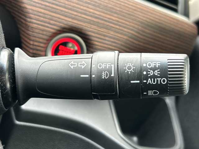 ホンダ フリード クロスター 岩手県 2022(令4)年 1.3万km プラチナホワイトパール 純正ナビ(型式VXM-224VFi)/フルセグTV /両側電動ドア /バックカメラ /前席シートヒーター /レーダークルコン /ハーフレザーシート/衝突軽減装置 /ナビステアリングスイッチ /ETC /フロントワイパーデアイサー/オートライト/フォグランプ/リアワイパー/アイドリングストップ/エコモード/横滑り防止装置/フロアマット/ドアバイザー/スマートキー×2/保証書　取説　ナビ取説