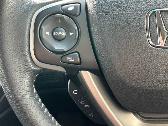 ホンダ フリード クロスター 岩手県 2022(令4)年 1.3万km プラチナホワイトパール 純正ナビ(型式VXM-224VFi)/フルセグTV /両側電動ドア /バックカメラ /前席シートヒーター /レーダークルコン /ハーフレザーシート/衝突軽減装置 /ナビステアリングスイッチ /ETC /フロントワイパーデアイサー/オートライト/フォグランプ/リアワイパー/アイドリングストップ/エコモード/横滑り防止装置/フロアマット/ドアバイザー/スマートキー×2/保証書　取説　ナビ取説