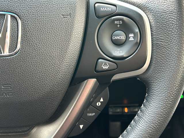 ホンダ フリード クロスター 岩手県 2022(令4)年 1.3万km プラチナホワイトパール 純正ナビ(型式VXM-224VFi)/フルセグTV /両側電動ドア /バックカメラ /前席シートヒーター /レーダークルコン /ハーフレザーシート/衝突軽減装置 /ナビステアリングスイッチ /ETC /フロントワイパーデアイサー/オートライト/フォグランプ/リアワイパー/アイドリングストップ/エコモード/横滑り防止装置/フロアマット/ドアバイザー/スマートキー×2/保証書　取説　ナビ取説