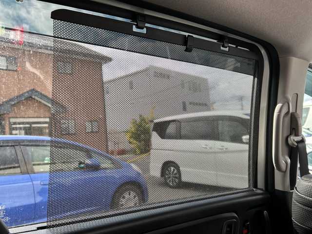 ホンダ フリード クロスター 岩手県 2022(令4)年 1.3万km プラチナホワイトパール 純正ナビ(型式VXM-224VFi)/フルセグTV /両側電動ドア /バックカメラ /前席シートヒーター /レーダークルコン /ハーフレザーシート/衝突軽減装置 /ナビステアリングスイッチ /ETC /フロントワイパーデアイサー/オートライト/フォグランプ/リアワイパー/アイドリングストップ/エコモード/横滑り防止装置/フロアマット/ドアバイザー/スマートキー×2/保証書　取説　ナビ取説