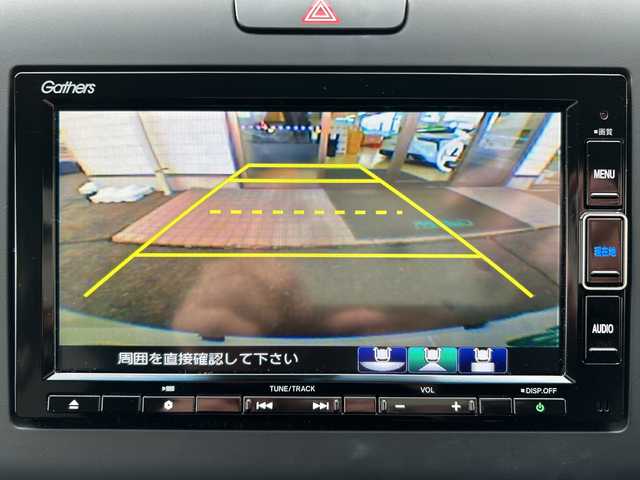 ホンダ フリード クロスター 岩手県 2022(令4)年 1.3万km プラチナホワイトパール 純正ナビ(型式VXM-224VFi)/フルセグTV /両側電動ドア /バックカメラ /前席シートヒーター /レーダークルコン /ハーフレザーシート/衝突軽減装置 /ナビステアリングスイッチ /ETC /フロントワイパーデアイサー/オートライト/フォグランプ/リアワイパー/アイドリングストップ/エコモード/横滑り防止装置/フロアマット/ドアバイザー/スマートキー×2/保証書　取説　ナビ取説