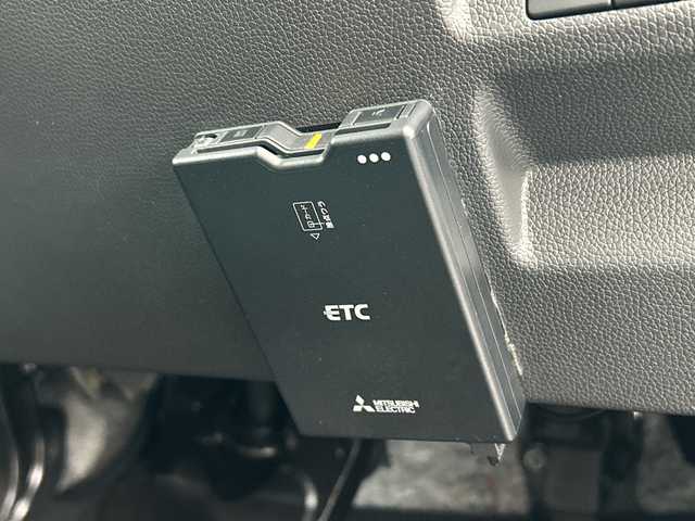 ホンダ フリード クロスター 岩手県 2022(令4)年 1.3万km プラチナホワイトパール 純正ナビ(型式VXM-224VFi)/フルセグTV /両側電動ドア /バックカメラ /前席シートヒーター /レーダークルコン /ハーフレザーシート/衝突軽減装置 /ナビステアリングスイッチ /ETC /フロントワイパーデアイサー/オートライト/フォグランプ/リアワイパー/アイドリングストップ/エコモード/横滑り防止装置/フロアマット/ドアバイザー/スマートキー×2/保証書　取説　ナビ取説