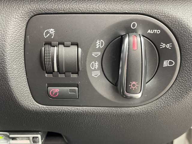 アウディ Ａ３ スポーツバック 1．4 TFSI 岐阜県 2009(平21)年 13.5万km アイビスホワイト Audi concert オーディオ/FM/AM/DVD/AUX/社外ETC/純正16インチAW/LEDオートライト/フォグランプ/本革巻きステアリング/社外フロアマット/電動格納ミラー/スマートキー