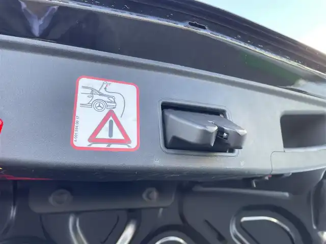 メルセデス・ベンツ ＳＬＫ２００ ブルーエフィシェンシースポーツ 福島県 2011(平23)年 4.4万km オブシディアンブラック 純正ナビ/フルセグＴＶ/ＣＤ/ＤＶＤ/ＦＭ・ＡＭ/電動オープン/レザーシート/シートヒーター/メモリーシート/パワーシート/ＥＴＣ/純正フロアマット/純正１８インチアルミ/ＨＩＤヘッドライト