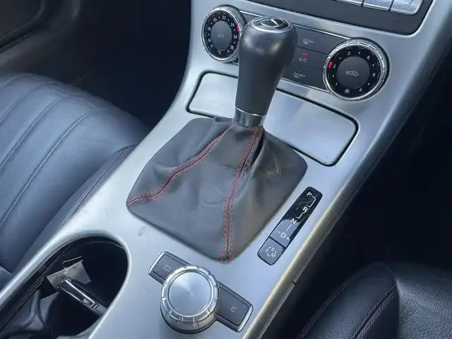 メルセデス・ベンツ ＳＬＫ２００ ブルーエフィシェンシースポーツ 福島県 2011(平23)年 4.4万km オブシディアンブラック 純正ナビ/フルセグＴＶ/ＣＤ/ＤＶＤ/ＦＭ・ＡＭ/電動オープン/レザーシート/シートヒーター/メモリーシート/パワーシート/ＥＴＣ/純正フロアマット/純正１８インチアルミ/ＨＩＤヘッドライト