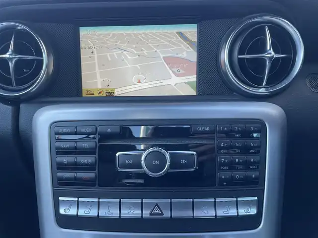 メルセデス・ベンツ ＳＬＫ２００ ブルーエフィシェンシースポーツ 福島県 2011(平23)年 4.4万km オブシディアンブラック 純正ナビ/フルセグＴＶ/ＣＤ/ＤＶＤ/ＦＭ・ＡＭ/電動オープン/レザーシート/シートヒーター/メモリーシート/パワーシート/ＥＴＣ/純正フロアマット/純正１８インチアルミ/ＨＩＤヘッドライト