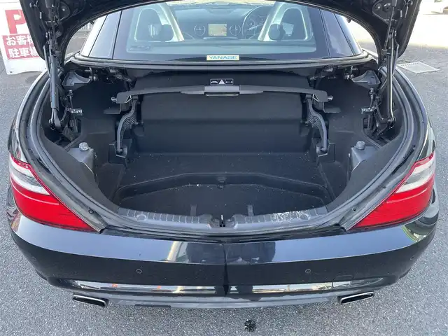 メルセデス・ベンツ ＳＬＫ２００ ブルーエフィシェンシースポーツ 福島県 2011(平23)年 4.4万km オブシディアンブラック 純正ナビ/フルセグＴＶ/ＣＤ/ＤＶＤ/ＦＭ・ＡＭ/電動オープン/レザーシート/シートヒーター/メモリーシート/パワーシート/ＥＴＣ/純正フロアマット/純正１８インチアルミ/ＨＩＤヘッドライト