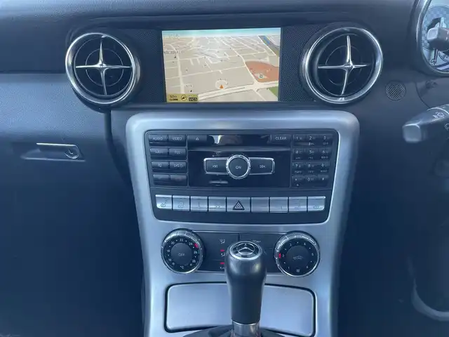 メルセデス・ベンツ ＳＬＫ２００ ブルーエフィシェンシースポーツ 福島県 2011(平23)年 4.4万km オブシディアンブラック 純正ナビ/フルセグＴＶ/ＣＤ/ＤＶＤ/ＦＭ・ＡＭ/電動オープン/レザーシート/シートヒーター/メモリーシート/パワーシート/ＥＴＣ/純正フロアマット/純正１８インチアルミ/ＨＩＤヘッドライト