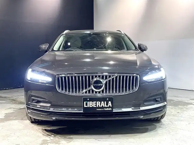 ボルボ Ｖ９０ B6 AWD インスクリプション 道央・札幌 2021(令3)年 2.4万km グレー サンルーフ　/４WD/本革シート　/エアサス　/ＨＵＤ　/パワーシート　/シートヒーター　/エアシート　/純正ナビ　/３６０度カメラ　/ＬＥＤヘッドライト　/Ｂｏｗｅｒｓ　＆　Ｗｉｌｋｉｎｓ　/オートトランク　/ＡＣＣ/ステアリングヒーター/ワイヤレスチャージ/クリスタルシフトノブ/保証書/取説/スペアキー
