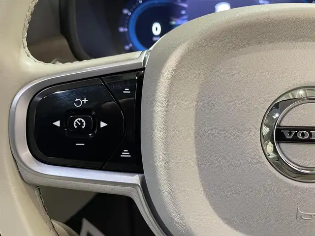 ボルボ Ｖ９０ B6 AWD インスクリプション 道央・札幌 2021(令3)年 2.4万km グレー サンルーフ　/４WD/本革シート　/エアサス　/ＨＵＤ　/パワーシート　/シートヒーター　/エアシート　/純正ナビ　/３６０度カメラ　/ＬＥＤヘッドライト　/Ｂｏｗｅｒｓ　＆　Ｗｉｌｋｉｎｓ　/オートトランク　/ＡＣＣ/ステアリングヒーター/ワイヤレスチャージ/クリスタルシフトノブ/保証書/取説/スペアキー