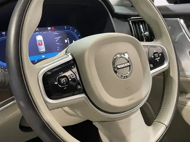 ボルボ Ｖ９０ B6 AWD インスクリプション 道央・札幌 2021(令3)年 2.4万km グレー サンルーフ　/４WD/本革シート　/エアサス　/ＨＵＤ　/パワーシート　/シートヒーター　/エアシート　/純正ナビ　/３６０度カメラ　/ＬＥＤヘッドライト　/Ｂｏｗｅｒｓ　＆　Ｗｉｌｋｉｎｓ　/オートトランク　/ＡＣＣ/ステアリングヒーター/ワイヤレスチャージ/クリスタルシフトノブ/保証書/取説/スペアキー