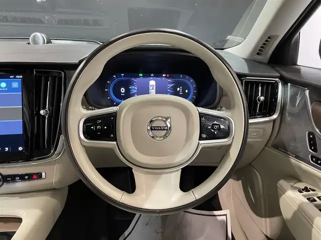 ボルボ Ｖ９０ B6 AWD インスクリプション 道央・札幌 2021(令3)年 2.4万km グレー サンルーフ　/４WD/本革シート　/エアサス　/ＨＵＤ　/パワーシート　/シートヒーター　/エアシート　/純正ナビ　/３６０度カメラ　/ＬＥＤヘッドライト　/Ｂｏｗｅｒｓ　＆　Ｗｉｌｋｉｎｓ　/オートトランク　/ＡＣＣ/ステアリングヒーター/ワイヤレスチャージ/クリスタルシフトノブ/保証書/取説/スペアキー