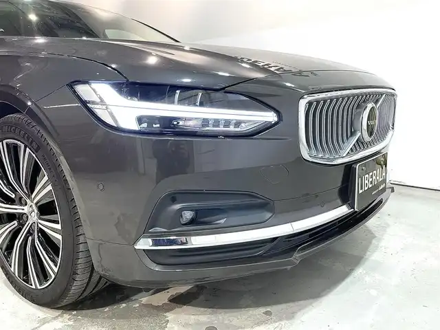 ボルボ Ｖ９０ B6 AWD インスクリプション 道央・札幌 2021(令3)年 2.4万km グレー サンルーフ　/４WD/本革シート　/エアサス　/ＨＵＤ　/パワーシート　/シートヒーター　/エアシート　/純正ナビ　/３６０度カメラ　/ＬＥＤヘッドライト　/Ｂｏｗｅｒｓ　＆　Ｗｉｌｋｉｎｓ　/オートトランク　/ＡＣＣ/ステアリングヒーター/ワイヤレスチャージ/クリスタルシフトノブ/保証書/取説/スペアキー