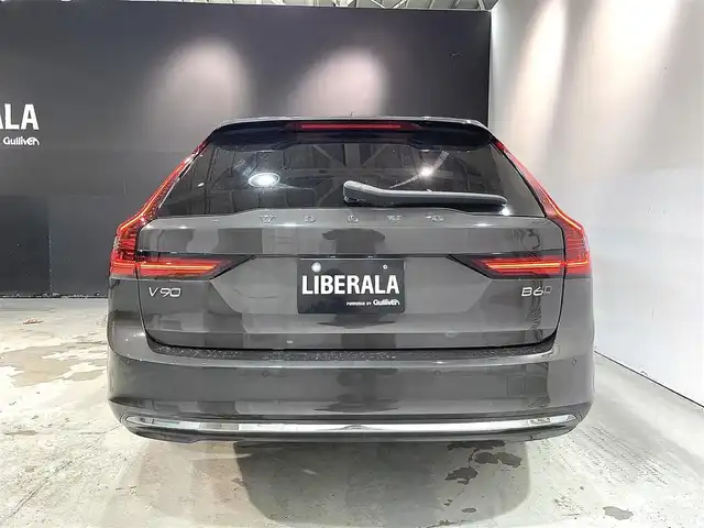 ボルボ Ｖ９０ B6 AWD インスクリプション 道央・札幌 2021(令3)年 2.4万km グレー サンルーフ　/４WD/本革シート　/エアサス　/ＨＵＤ　/パワーシート　/シートヒーター　/エアシート　/純正ナビ　/３６０度カメラ　/ＬＥＤヘッドライト　/Ｂｏｗｅｒｓ　＆　Ｗｉｌｋｉｎｓ　/オートトランク　/ＡＣＣ/ステアリングヒーター/ワイヤレスチャージ/クリスタルシフトノブ/保証書/取説/スペアキー