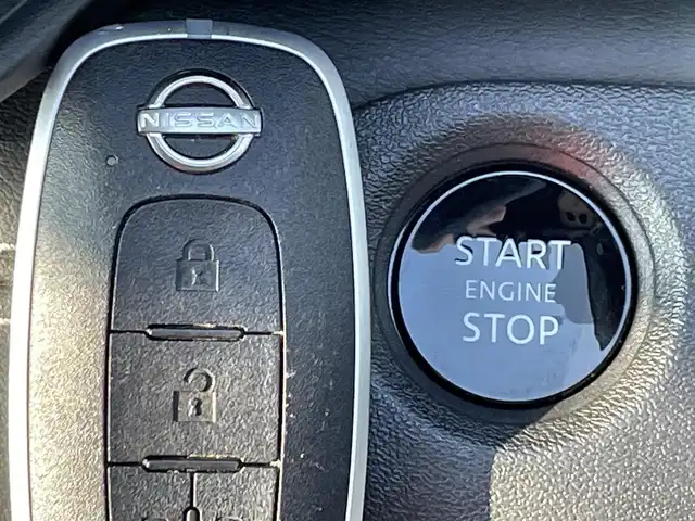 日産 セレナ ハイウェイスター V 兵庫県 2023(令5)年 2.3万km プリズムホワイト 純正12.3メーカーナビ/フルセグ/TVキャンセラー/Bluetooth/プロパイロット/デジタルインナーミラー/アラウンドビューモニター/パドルシフト/クリアランスソナー/置き型充電/USB/LEDヘッドライト/ETC2.０/スマートキー/スペアキー