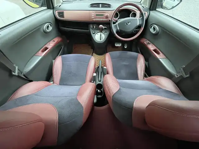 スバル Ｒ１ R 愛知県 2005(平17)年 8.2万km トパーズイエロー ハーフレザー（ブラック＆レッド）　/キーレス　/電動格納ミラー　/ハロゲンヘッドライト　/オーディオ　/ＣＤ　/ラジオ　/フロアマット　/ドアバイザー　/パワーステアリング　/純正１５インチＡＷ