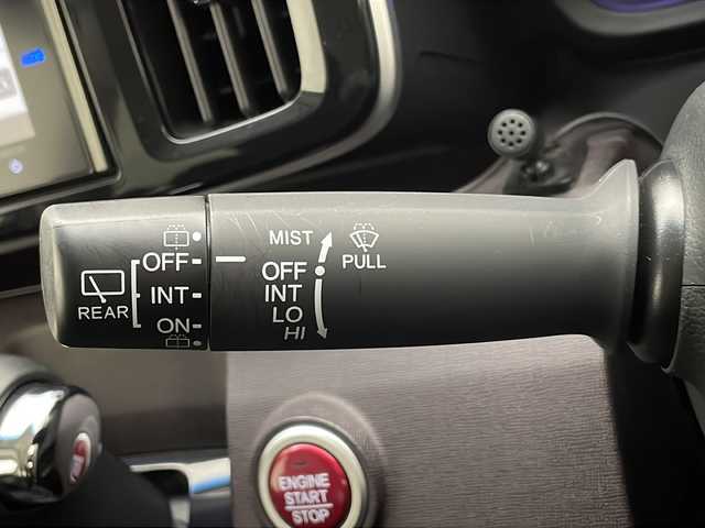 ホンダ Ｎ ＯＮＥ プレミアム ツアラー 宮崎県 2012(平24)年 6.9万km プレミアムブルームーンパール 禁煙車/純正ナビTV/（VXM-145VFi/CD/DVD/Bluetooth/フルセグTV)/純正バックカメラ/純正オートアラーム/純正マッドガード/純正キセノンオートライト/純正フォグ/純正ルーフエンドスポイラー/純正フロアマット/社外15インチアルミ/ウインカードアミラー/リアプライバシーガラス/オートエアコン/電動格納ミラー/ETC/スマートキー/プッシュエンジンスタート/スペアキー/新車時保証書/取扱い説明書