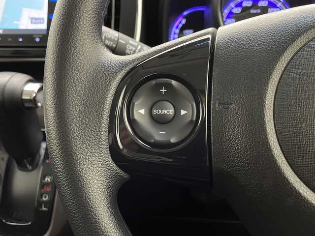 ホンダ Ｎ ＯＮＥ プレミアム ツアラー 宮崎県 2012(平24)年 6.9万km プレミアムブルームーンパール 禁煙車/純正ナビTV/（VXM-145VFi/CD/DVD/Bluetooth/フルセグTV)/純正バックカメラ/純正オートアラーム/純正マッドガード/純正キセノンオートライト/純正フォグ/純正ルーフエンドスポイラー/純正フロアマット/社外15インチアルミ/ウインカードアミラー/リアプライバシーガラス/オートエアコン/電動格納ミラー/ETC/スマートキー/プッシュエンジンスタート/スペアキー/新車時保証書/取扱い説明書