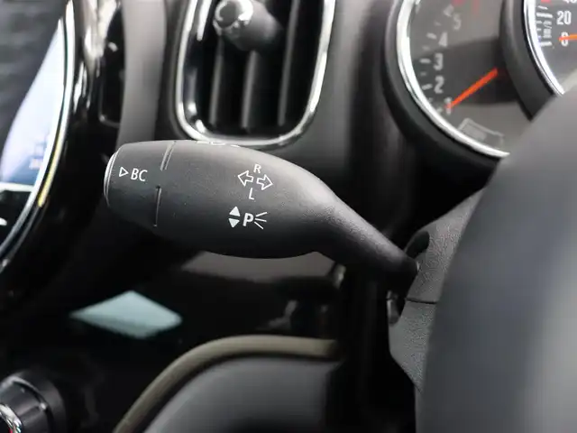 ＭＩＮＩ ＢＭＷ ミニ クロスオーバー クーパー D オール4 長野県 2020(令2)年 5万km 黒Ⅱ ペッパーＰＫＧ　/純正ナビ　/バックカメラ　/ＡＣＣ　/衝突軽減ブレーキ　/コンフォートアクセス　/シートヒーター　/パワーバックドア　/ＭＩＮＩエキサイトメント／ライトＰＫＧ　/ＭＩＮＩドライビングモード　/純１７ＡＷ