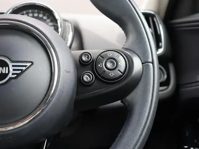 ＭＩＮＩ ＢＭＷ ミニ クロスオーバー クーパー D オール4 長野県 2020(令2)年 5万km 黒Ⅱ ペッパーＰＫＧ　/純正ナビ　/バックカメラ　/ＡＣＣ　/衝突軽減ブレーキ　/コンフォートアクセス　/シートヒーター　/パワーバックドア　/ＭＩＮＩエキサイトメント／ライトＰＫＧ　/ＭＩＮＩドライビングモード　/純１７ＡＷ