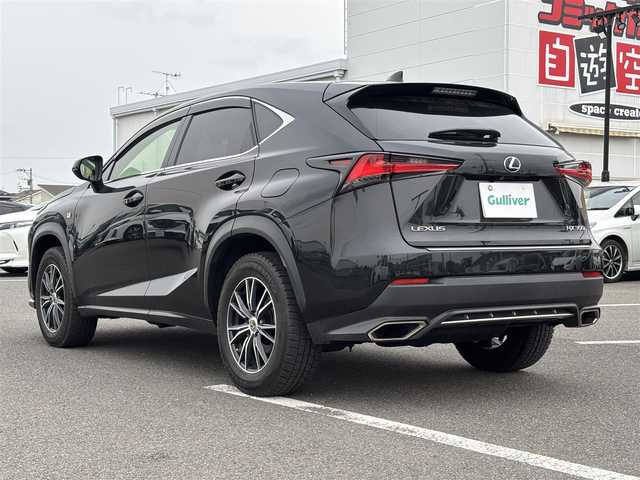 レクサス ＮＸ 300 Fスポーツ 大分県 2018(平30)年 9.3万km グラファイトブラックガラスフレーク ・純正ナビ(CD.DVD.SD.BT.AUX)/・全方位カメラ/・フルセグテレビ/・マークレビンソン/・ヘッドアップディスプレイ/・赤黒レザーシート/・プリクラッシュセーフティ/・ブラインドスポットモニター/・ETC 2.0/・ドライブレコーダー/・２列目電動格納シート/・パドルシフト/・ハンドルヒーター/・ブレーキホールド/・パワーシート/・シートメモリー/・シートヒーター/・シートクーラー/・電動リアゲート/・トノカバー