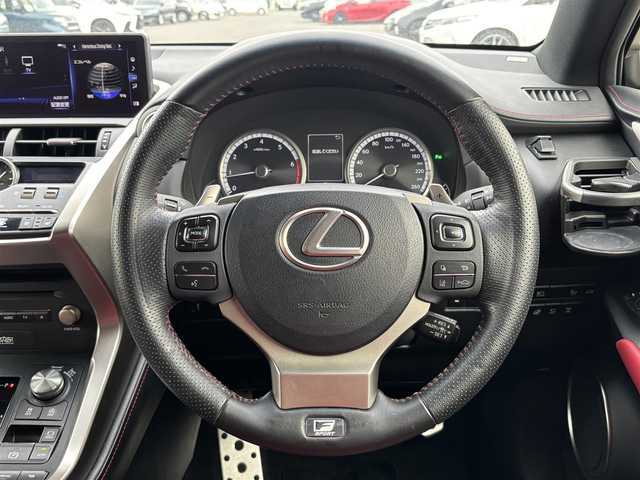レクサス ＮＸ 300 Fスポーツ 大分県 2018(平30)年 9.3万km グラファイトブラックガラスフレーク ・純正ナビ(CD.DVD.SD.BT.AUX)/・全方位カメラ/・フルセグテレビ/・マークレビンソン/・ヘッドアップディスプレイ/・赤黒レザーシート/・プリクラッシュセーフティ/・ブラインドスポットモニター/・ETC 2.0/・ドライブレコーダー/・２列目電動格納シート/・パドルシフト/・ハンドルヒーター/・ブレーキホールド/・パワーシート/・シートメモリー/・シートヒーター/・シートクーラー/・電動リアゲート/・トノカバー