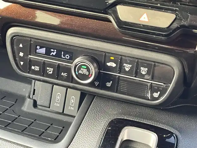 ホンダ Ｎ ＢＯＸ カスタム L ターボ 滋賀県 2021(令3)年 2.8万km パールⅡ 社外ナビ/Bluetooth/USB/CD/DVD/フルセグテレビ/バックカメラ/ホンダセンシング/・衝突軽減ブレーキ/・誤発進抑制機能/・後方誤発進抑制機能/・歩行者事故低減ステアリング/・先行車発進お知らせ機能/・アダプティブクルーズコントロール/・オートハイビーム/ETC/後席モニター/レザーシート/D/N席シートヒーター /両側パワースライドドア/LEDヘッドライト/オートライト/アイドリングストップ/プッシュスタート /スマートキー