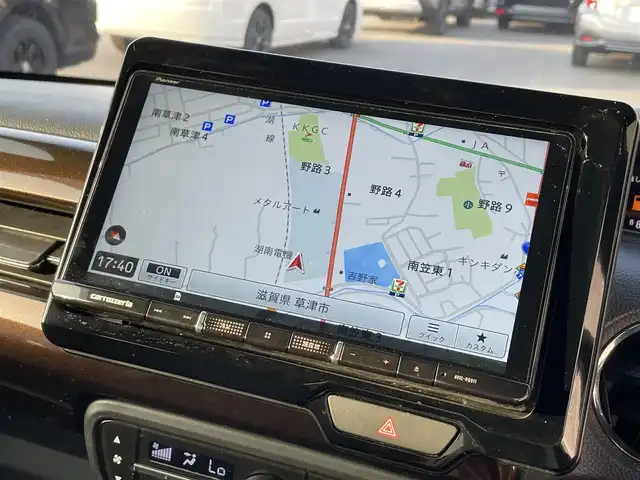 ホンダ Ｎ ＢＯＸ カスタム L ターボ 滋賀県 2021(令3)年 2.8万km パールⅡ 社外ナビ/Bluetooth/USB/CD/DVD/フルセグテレビ/バックカメラ/ホンダセンシング/・衝突軽減ブレーキ/・誤発進抑制機能/・後方誤発進抑制機能/・歩行者事故低減ステアリング/・先行車発進お知らせ機能/・アダプティブクルーズコントロール/・オートハイビーム/ETC/後席モニター/レザーシート/D/N席シートヒーター /両側パワースライドドア/LEDヘッドライト/オートライト/アイドリングストップ/プッシュスタート /スマートキー